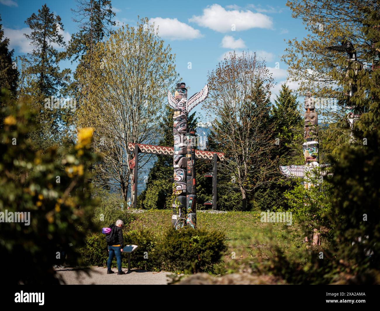 I famosi pali totemici all'interno di Stanley Park, Vancouver, Canada. Foto Stock