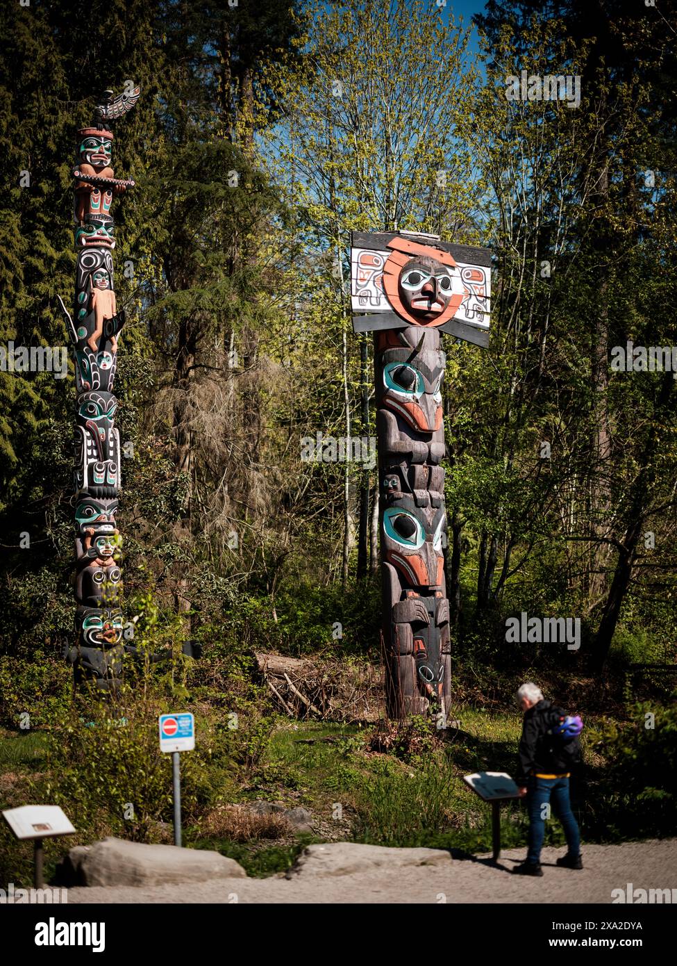 I famosi pali totemici all'interno di Stanley Park, Vancouver, Canada. Foto Stock