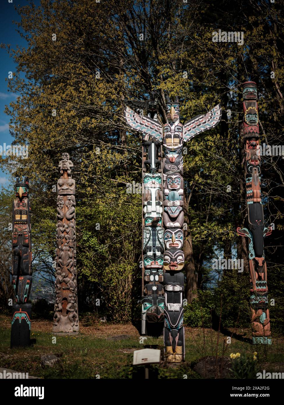 I famosi pali totemici all'interno di Stanley Park, Vancouver, Canada. Foto Stock