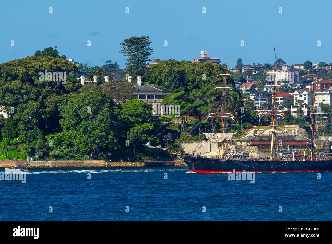 Porto di Sydney in Australia, tra cui la James Craig Barque e Admiralty House, la residenza ufficiale di Sydney del Governatore generale dell'Australia. Foto Stock