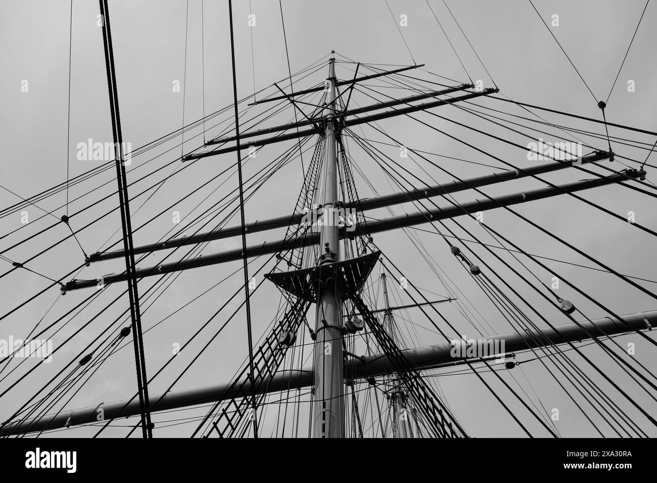 Vecchia nave a vela nel Museo del porto di Amburgo, bianco e nero, città anseatica di Amburgo, Germania Foto Stock