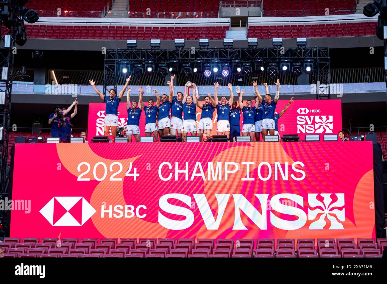 Madrid, Madrid, Spagna. 2 giugno 2024. La squadra maschile francese celebra la vittoria dell'HSBC Madrid Rugby Sevens allo stadio Civitas Metropolitano il 2 giugno 2024 a Madrid, Spagna. (Credit Image: © Alberto Gardin/ZUMA Press Wire) SOLO PER USO EDITORIALE! Non per USO commerciale! Foto Stock