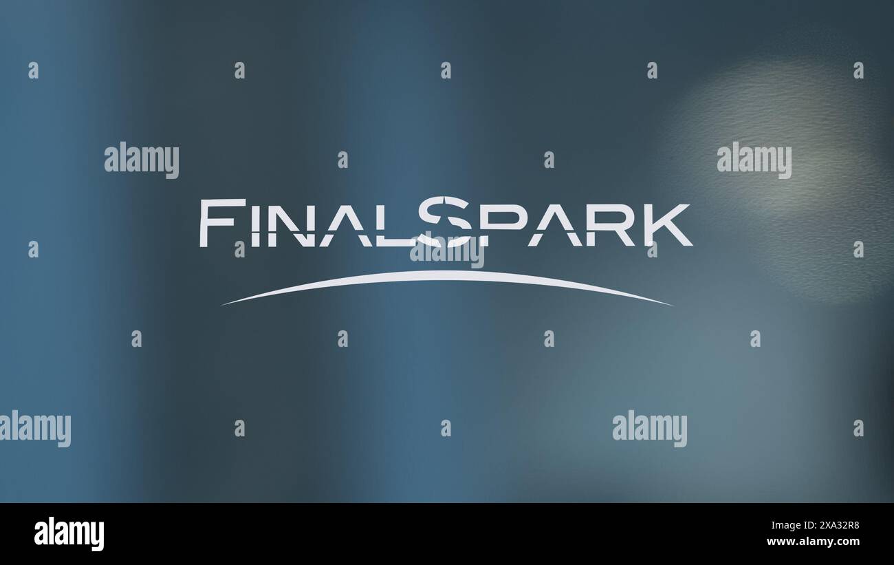 4 giugno 2024, Logo di FinalSpark Neuroplatform su un vetro blu. Foto Stock