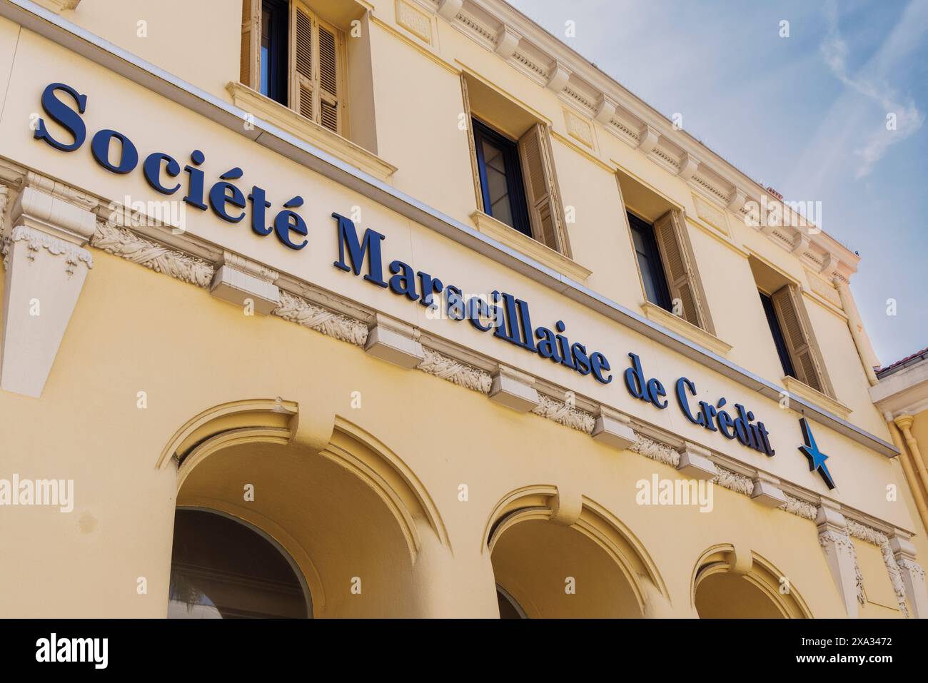 Grasse, Alpes-Maritimes, Francia. Filiale Societe Marseillaise de Credit in Boulevard du Jeu de Ballon. Foto Stock