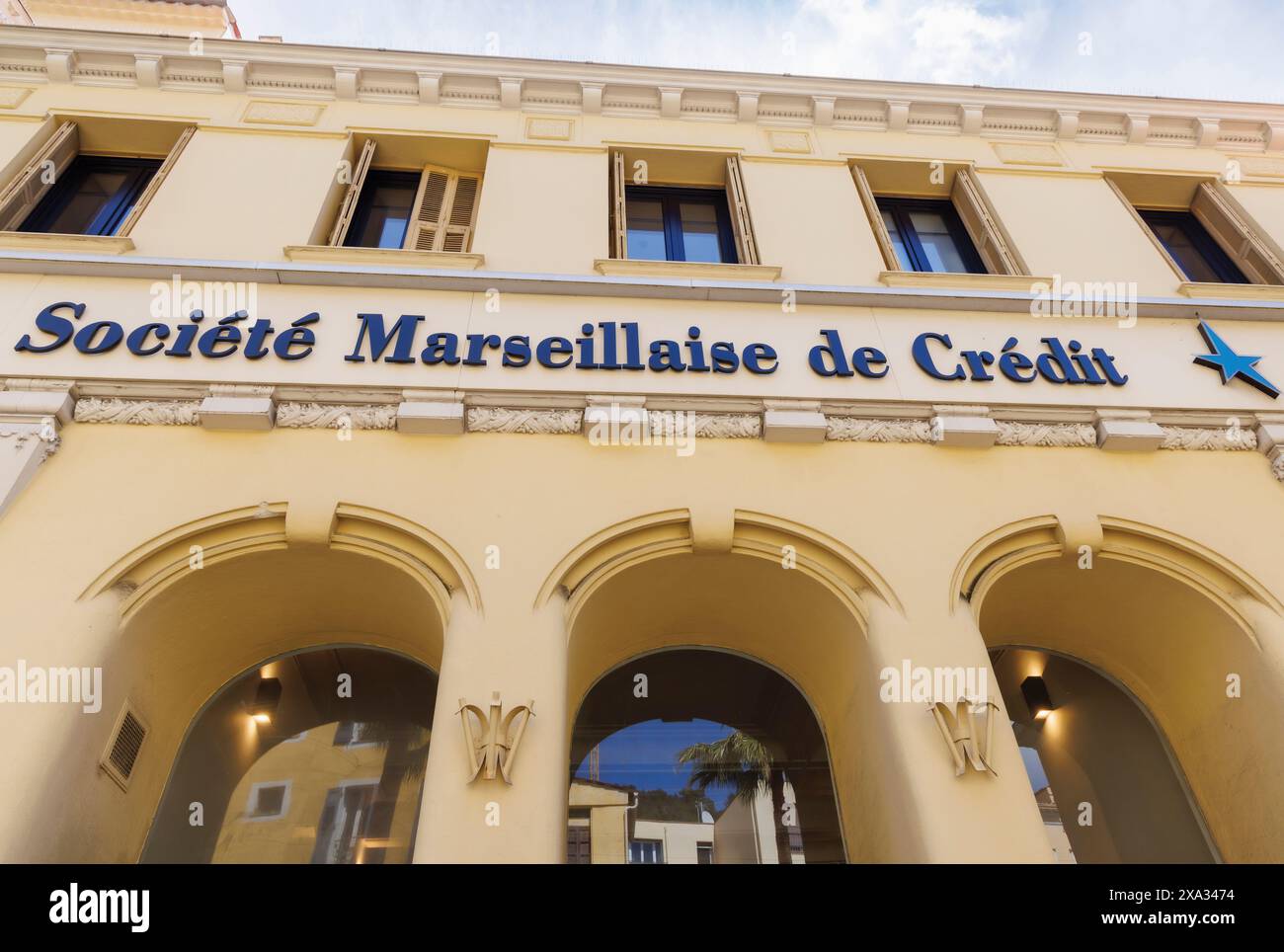 Grasse, Alpes-Maritimes, Francia. Filiale Societe Marseillaise de Credit in Boulevard du Jeu de Ballon. Foto Stock