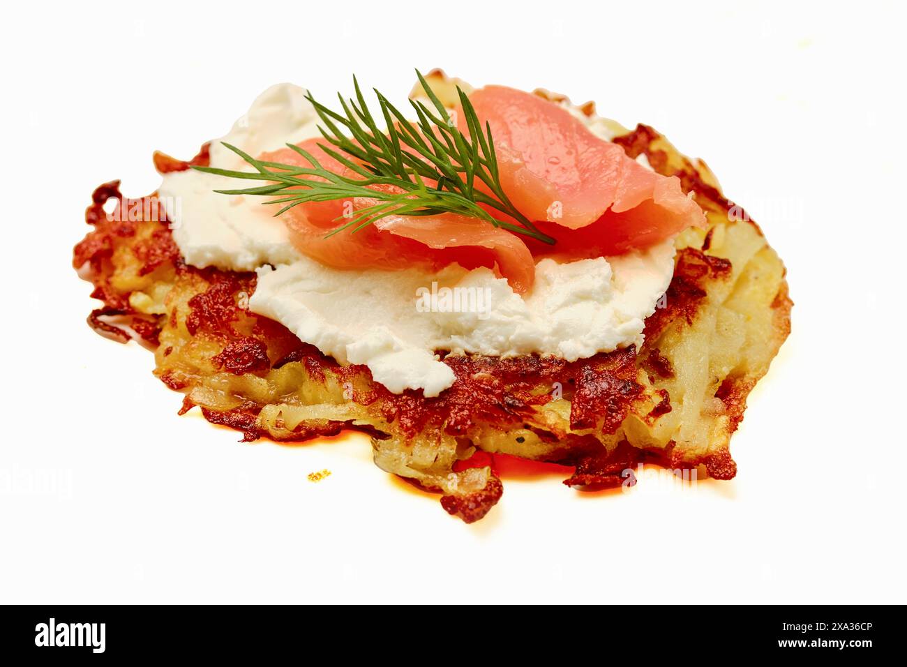 Frittelle di patate con salmone affumicato e aneto Foto Stock