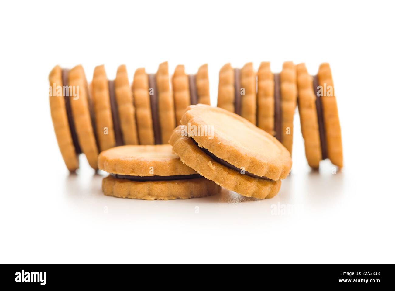 Sandwich con ripieno di panna isolato su sfondo bianco. Foto Stock