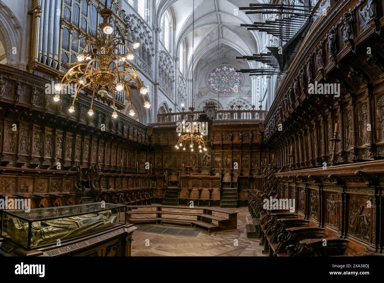 Burgos, Spagna - 14 aprile 2024: Vista del coro nella storica cattedrale di Burgos Foto Stock