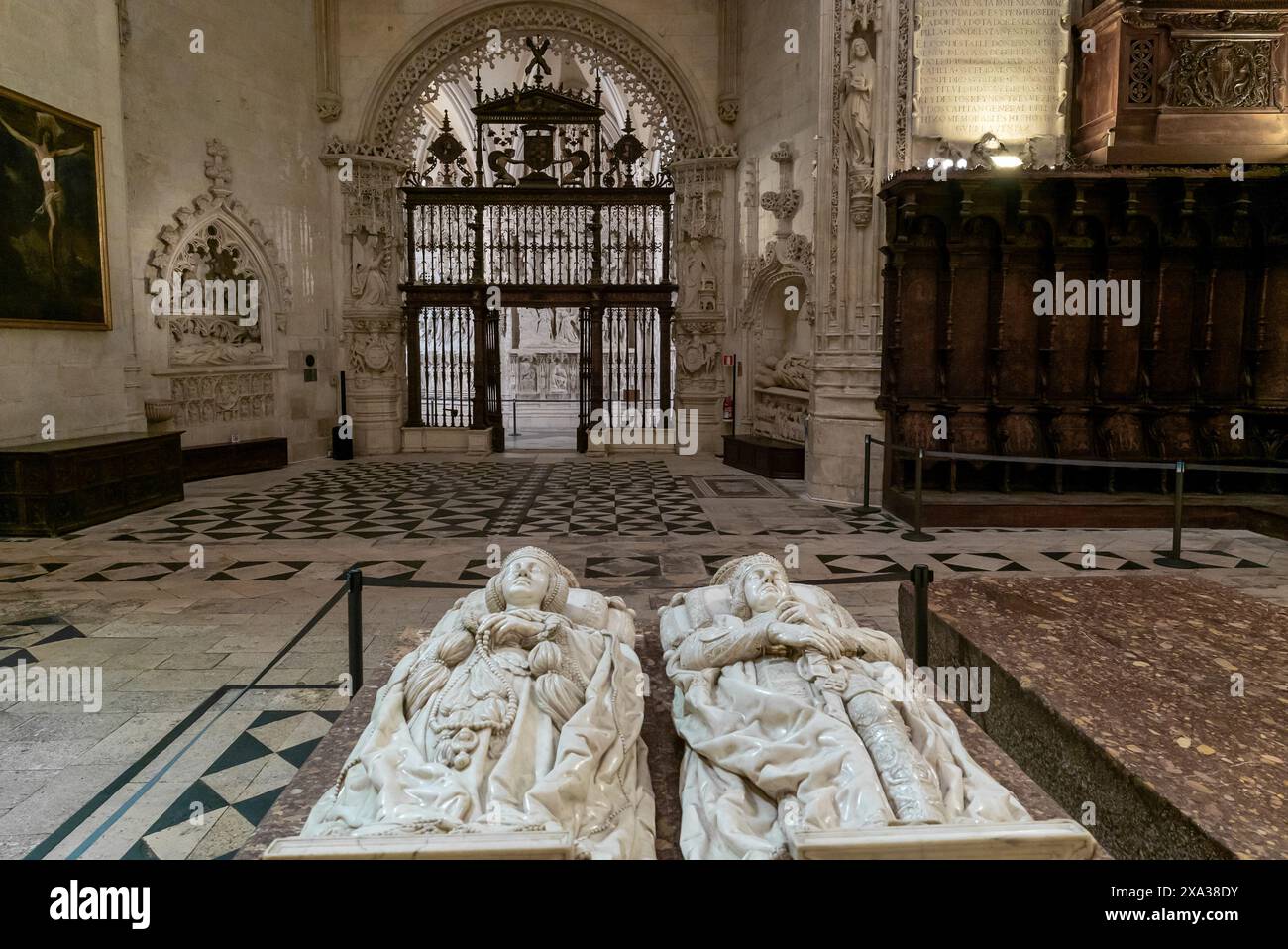Burgos, Spagna - 14 aprile 2024: Veduta della tomba del duca e della duchessa di Frias nella Cappella della purificazione nella cattedrale di Burgos Foto Stock
