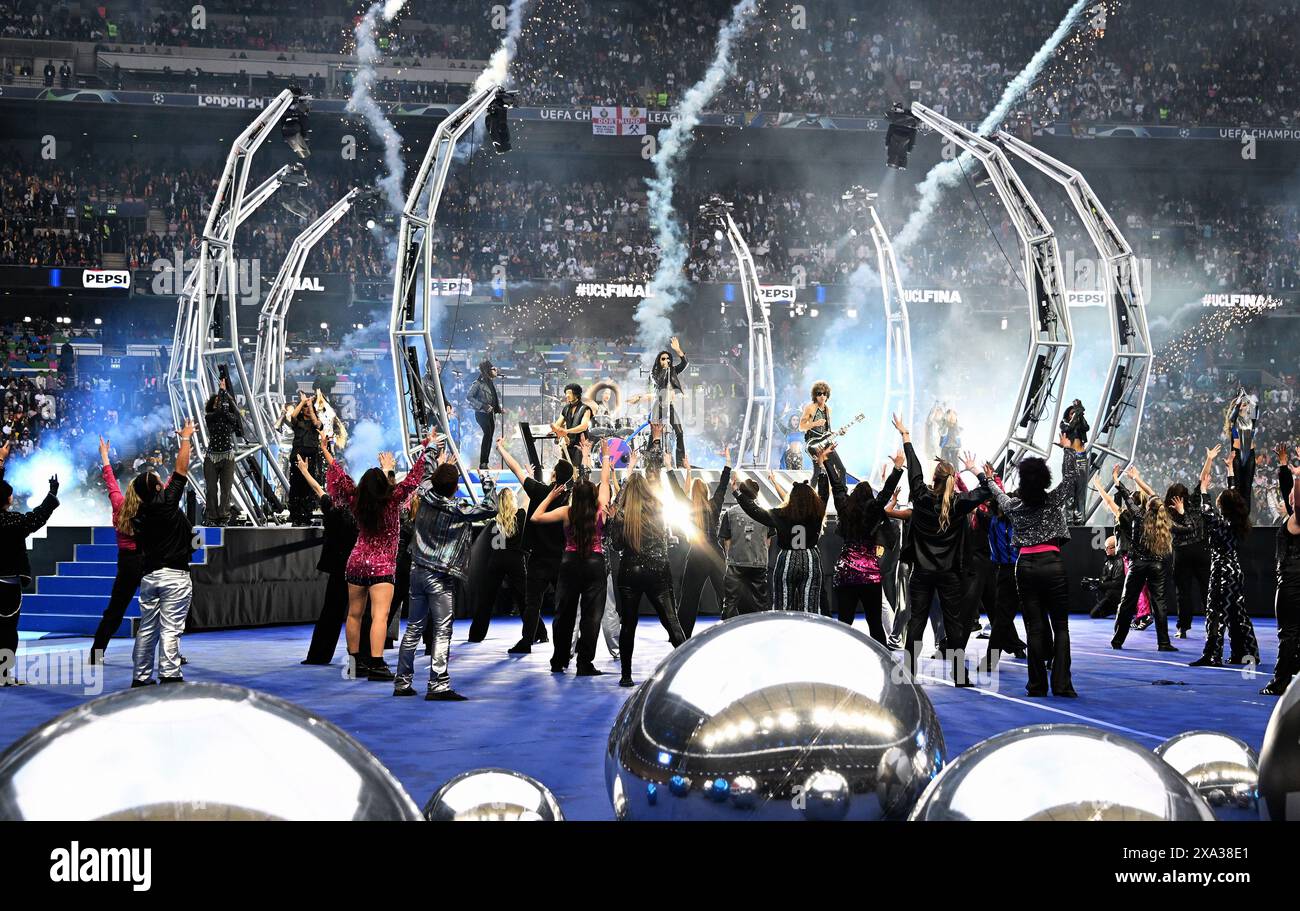 Football, finale di Champions League, stagione 2023/2024, Wembley Stadium Londra: BOR. Dortmund - Real Madrid 0:2; Pre Show con Lenny Kravitz. Foto Stock