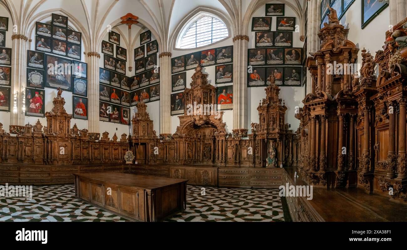 Burgos, Spagna - 14 aprile 2024: Vista della Cappella di Santa Catalina all'interno della cattedrale di Burgos Foto Stock