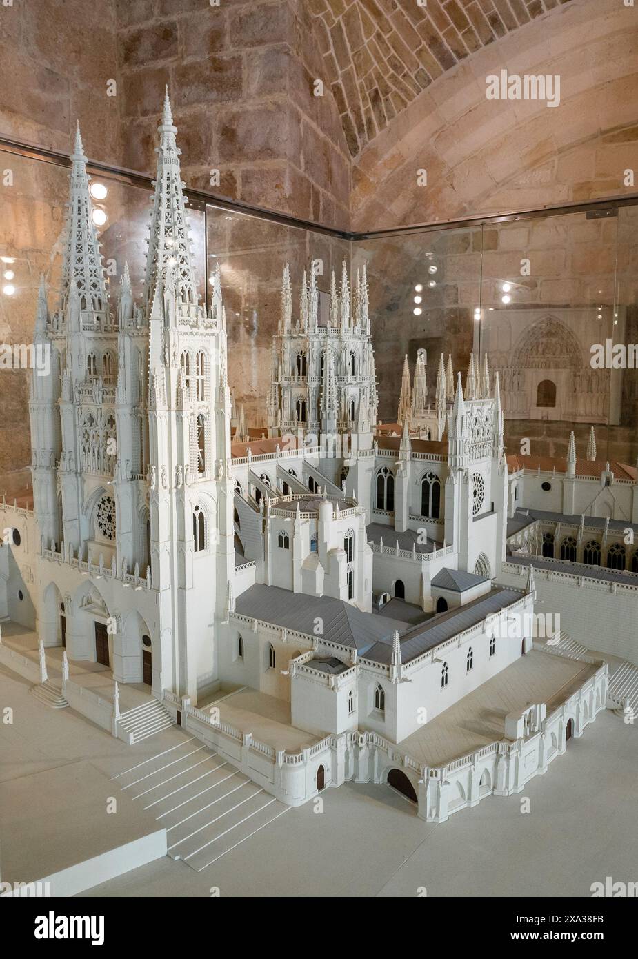 Burgos, Spagna - 14 aprile 2024: Un piccolo modello della cattedrale di Burgos all'interno del museo della cattedrale Foto Stock