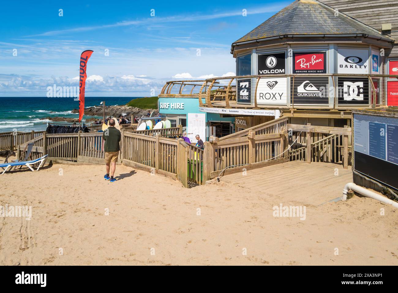 Attività di noleggio surf a Fistral Beach a Newquay, in Cornovaglia, nel Regno Unito. Foto Stock