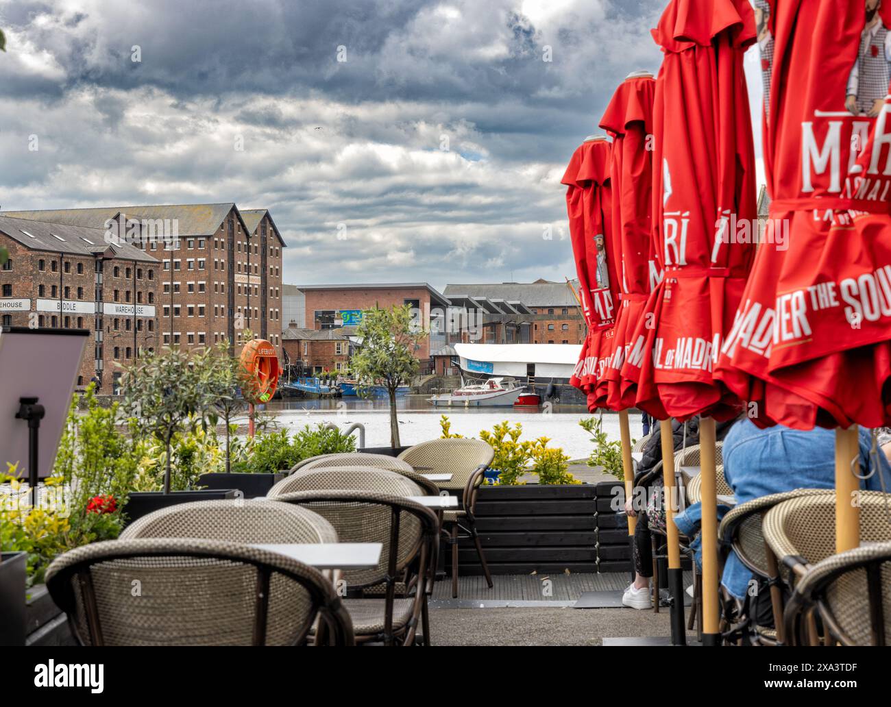 Vista dal ristorante affacciato sul Gloucester Docks, Inghilterra, Regno Unito Foto Stock
