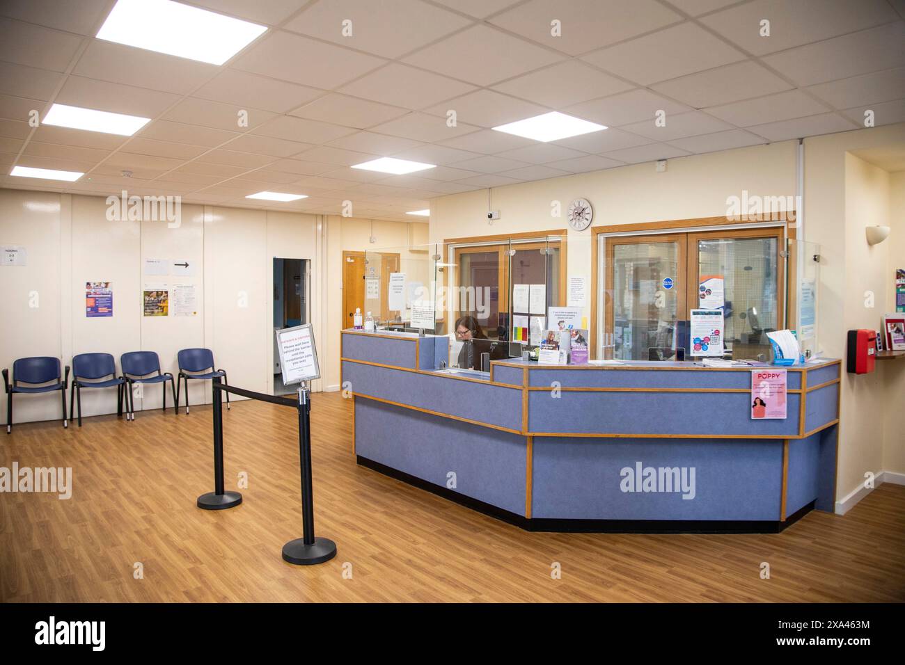 Interno di una moderna reception di un ufficio medico, Regno Unito Foto Stock
