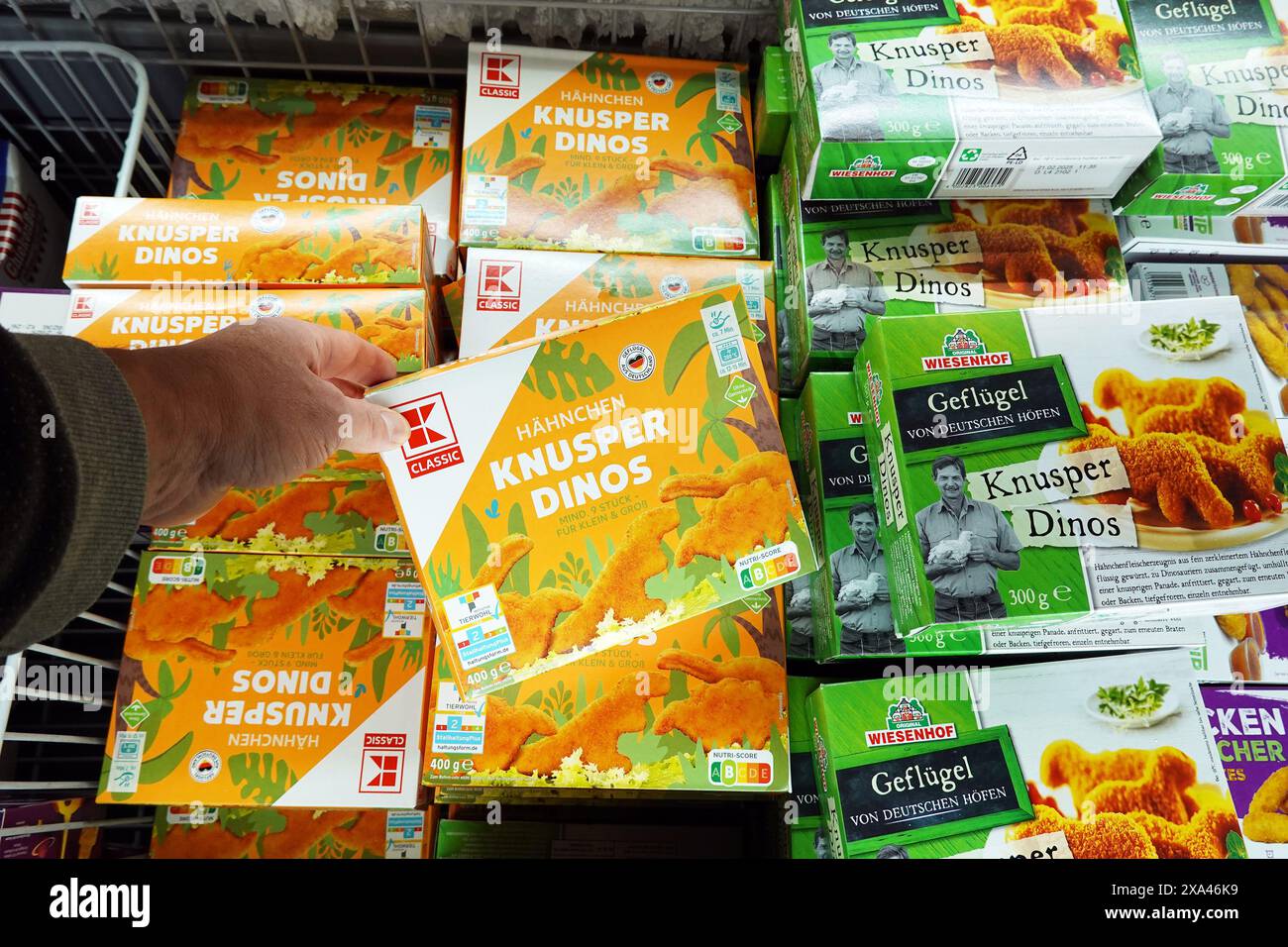 Knusper Dinos in un supermercato Foto Stock