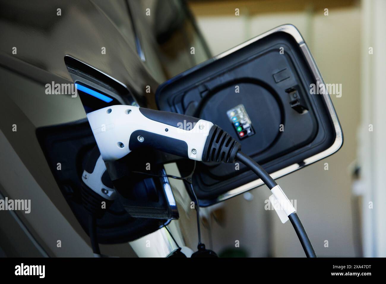 Auto elettrica carica, vista da vicino Foto Stock