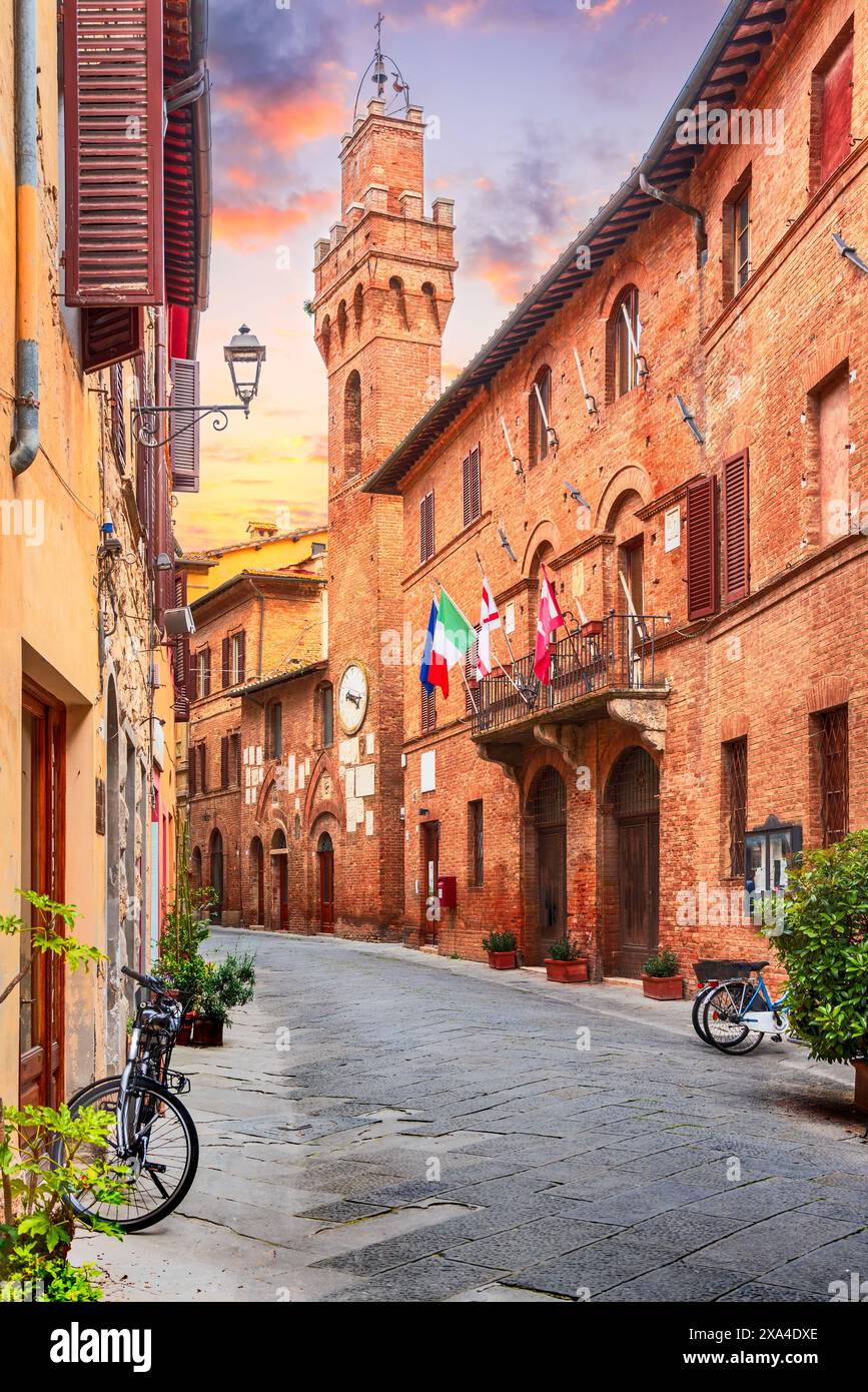 Buonconvento, Italia. Tipica cittadina medievale toscana, in provincia di Siena, Toscana. Foto Stock