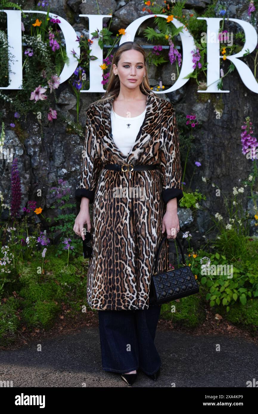 Jennifer Lawrence partecipa allo spettacolo Dior Cruise 2025 al Drummond Castle, Perthshire. Data foto: Lunedì 3 giugno 2024. Foto Stock