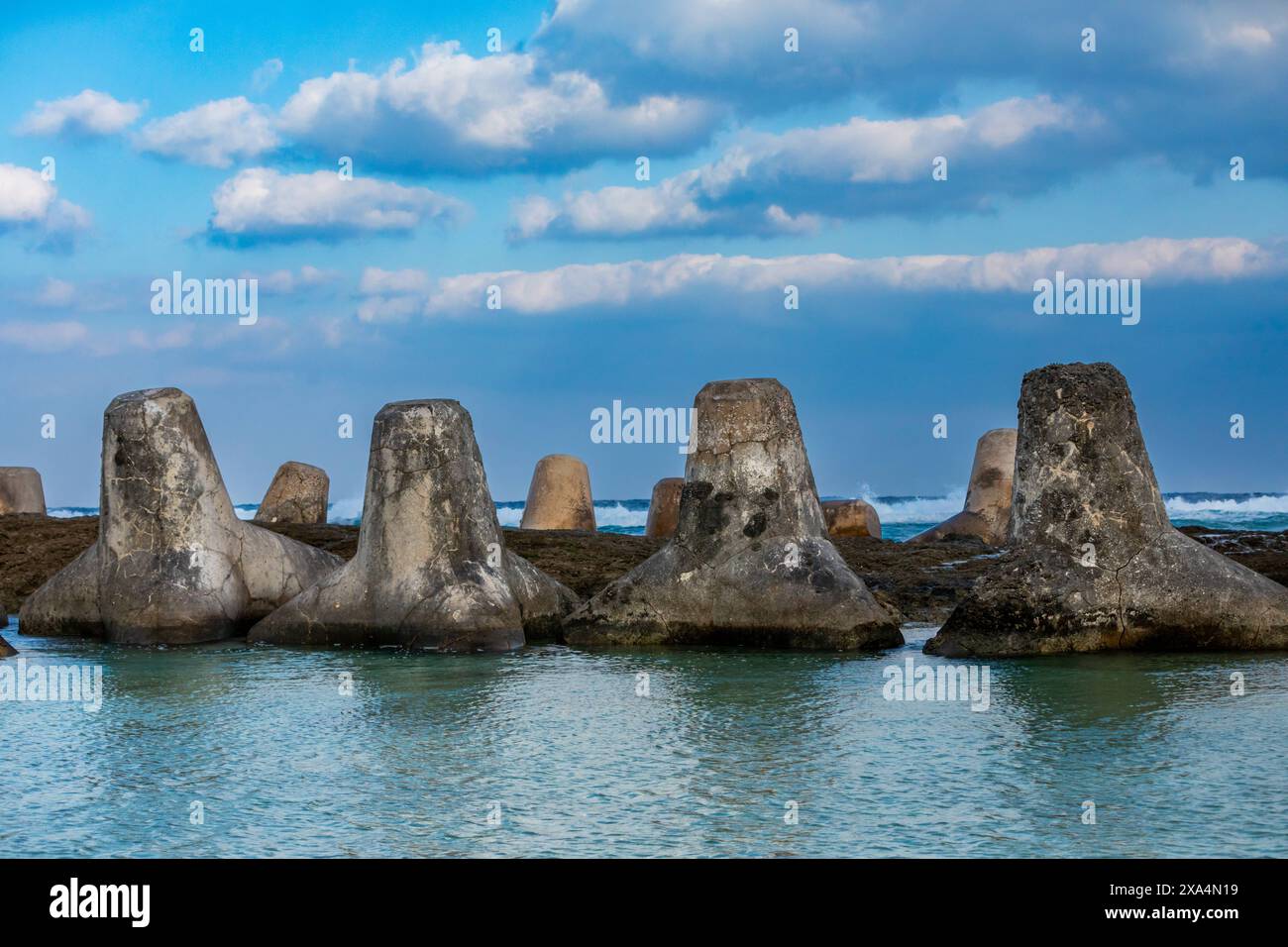 Tetrapods of Yonaguni Island, Yaeyama Islands, Japan, Asia Copyright: LauraxGrier 1218-1859 DATA RECORD NON DICHIARATA Foto Stock