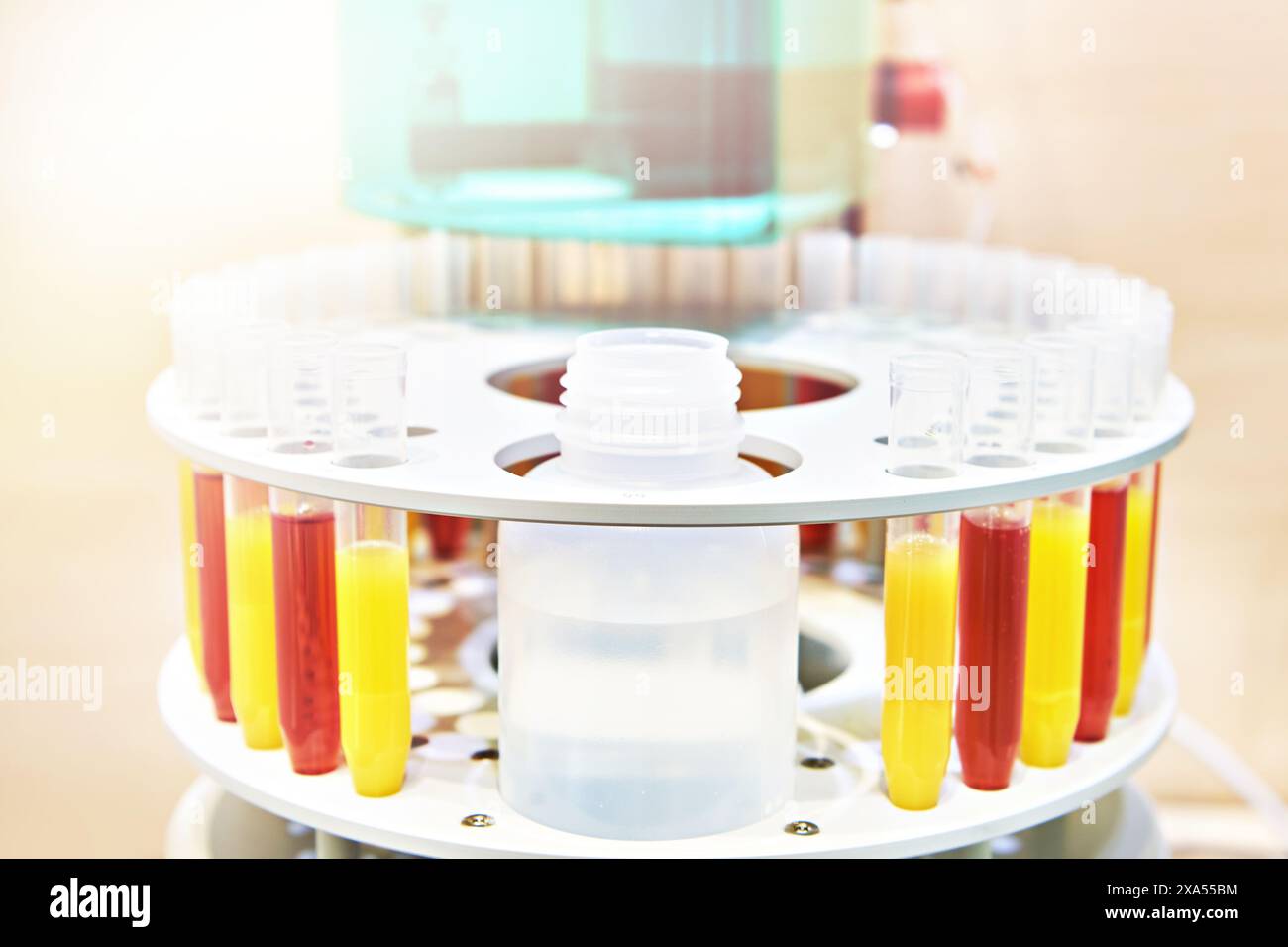Pompa professionale per processatore di campioni da laboratorio. Automazione nella cromatografia a scambio ionico Foto Stock