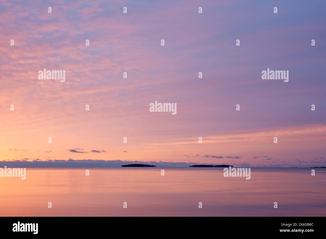 Alba sull'oceano. Dicembre nel Parco Nazionale dell'Acadia, Maine, Stati Uniti. Foto Stock