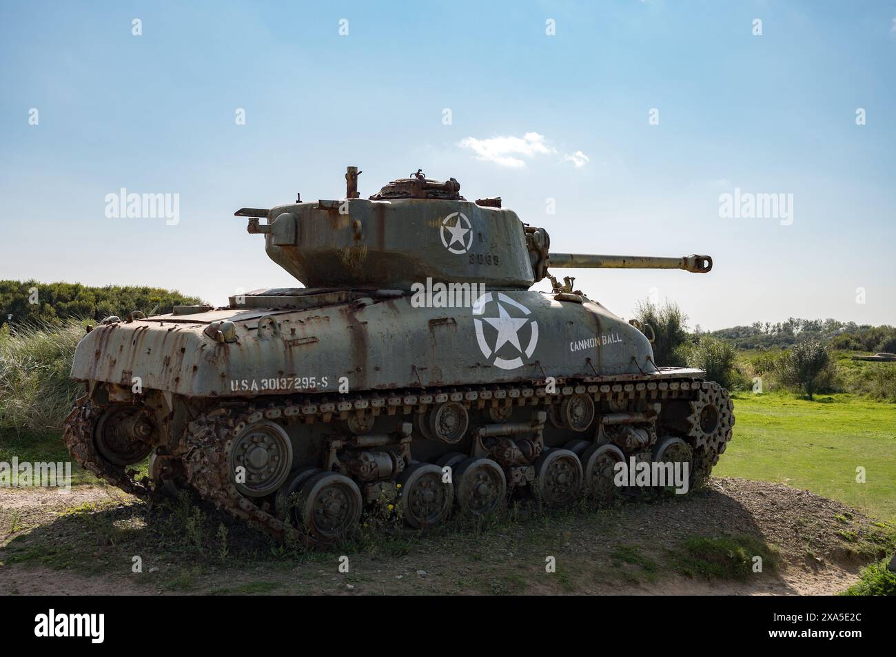 Vista laterale posteriore dettagliata di un serbatoio medio M4 Sherman M4A1(76)W HVSS con torretta T23 Foto Stock