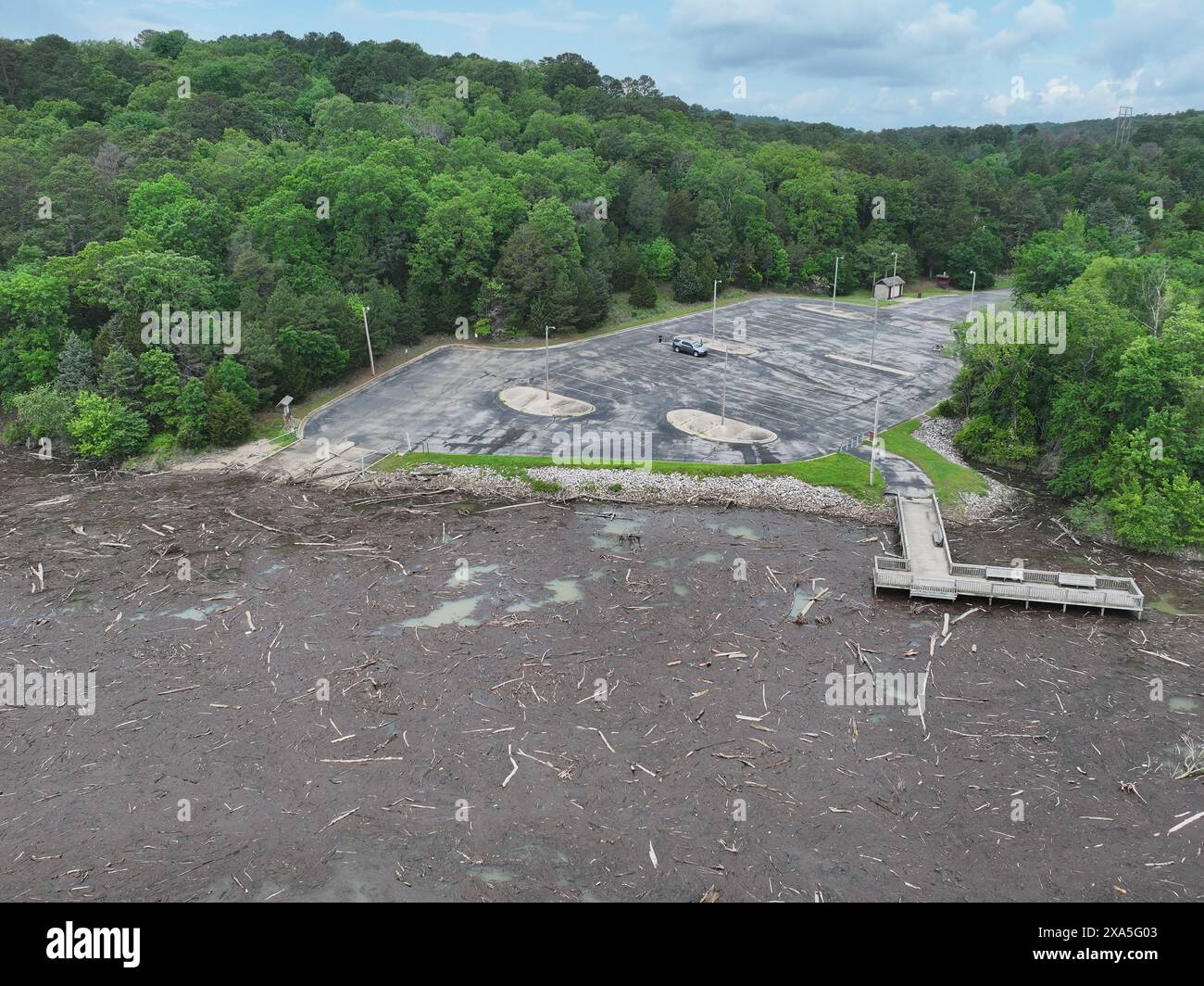 Il Log Jam presso la rampa di accesso per imbarcazioni Lee Creek Reservoir a Van Buren, contea di Crawford, Arkansas Foto Stock