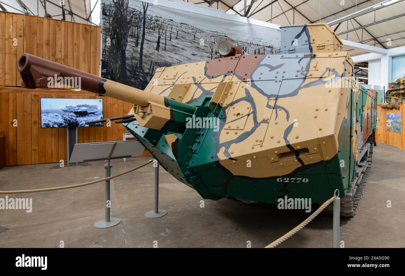 Saint-Chamond Tank al Museo dei veicoli corazzati di Saumur, Francia Foto Stock