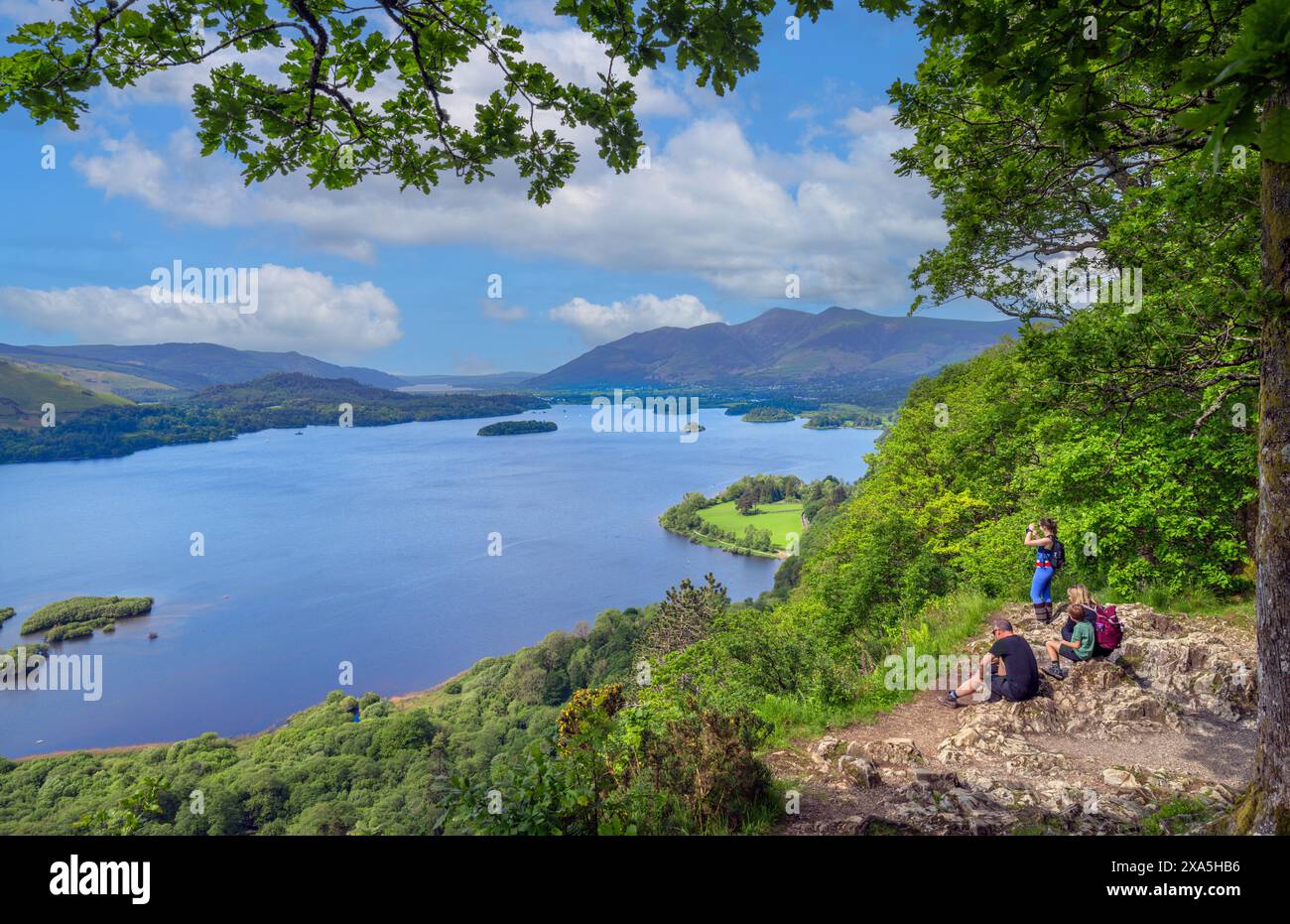 Vista su Derwentwater da Surprise View, Borrowdale, Lake District, Cumbria, Regno Unito Foto Stock