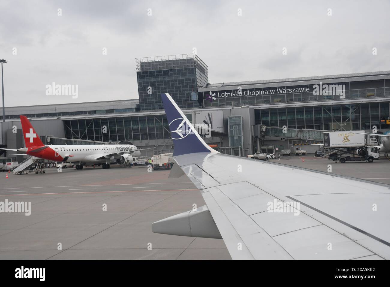 La compagnia aerea polacca LOT Airplane all'aeroporto internazionale di Varsavia Foto Stock