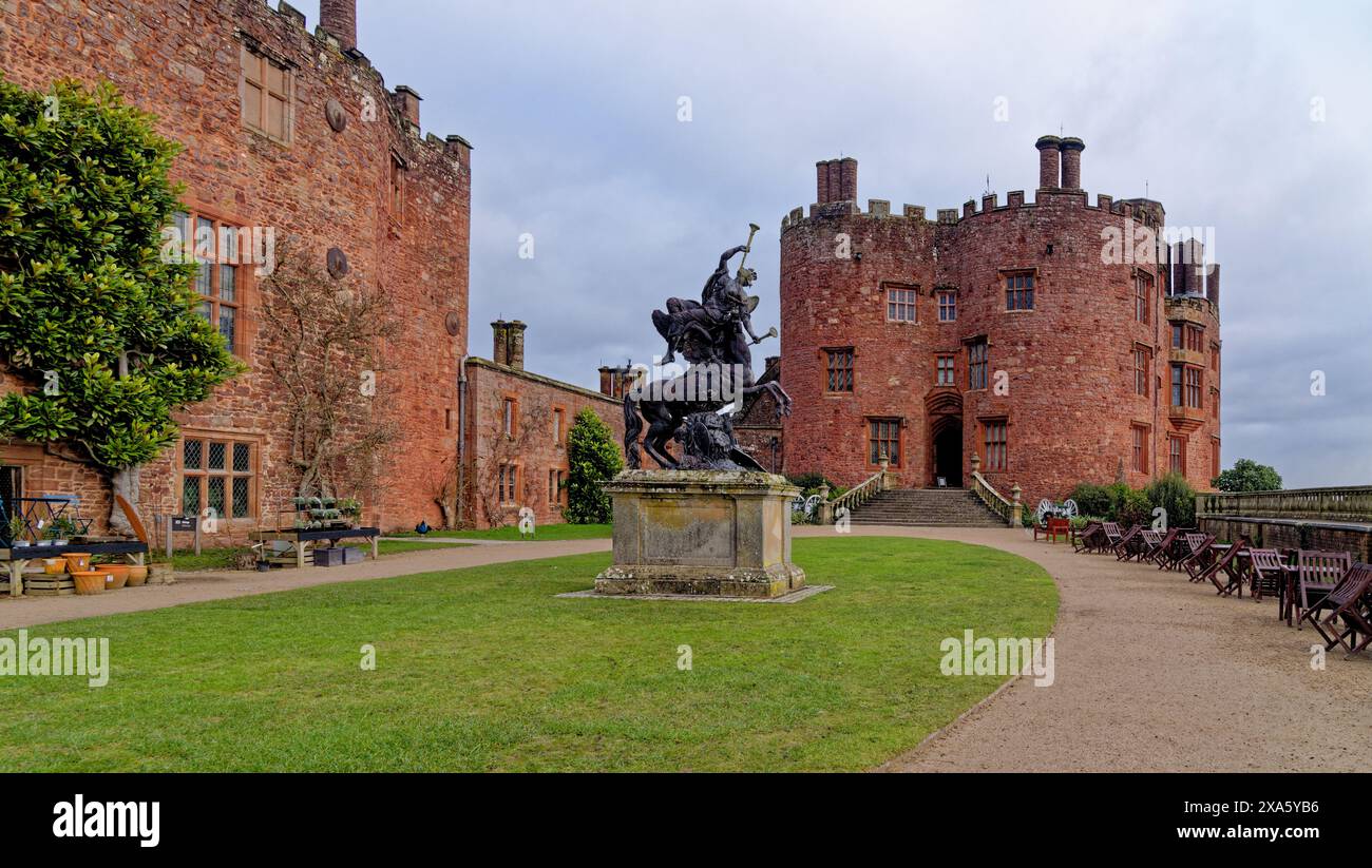 Famoso Powis Castle and Garden, vicino a Welshpool - 7 gennaio 2024 - Powis Castle and Garden, Galles, Regno Unito Foto Stock