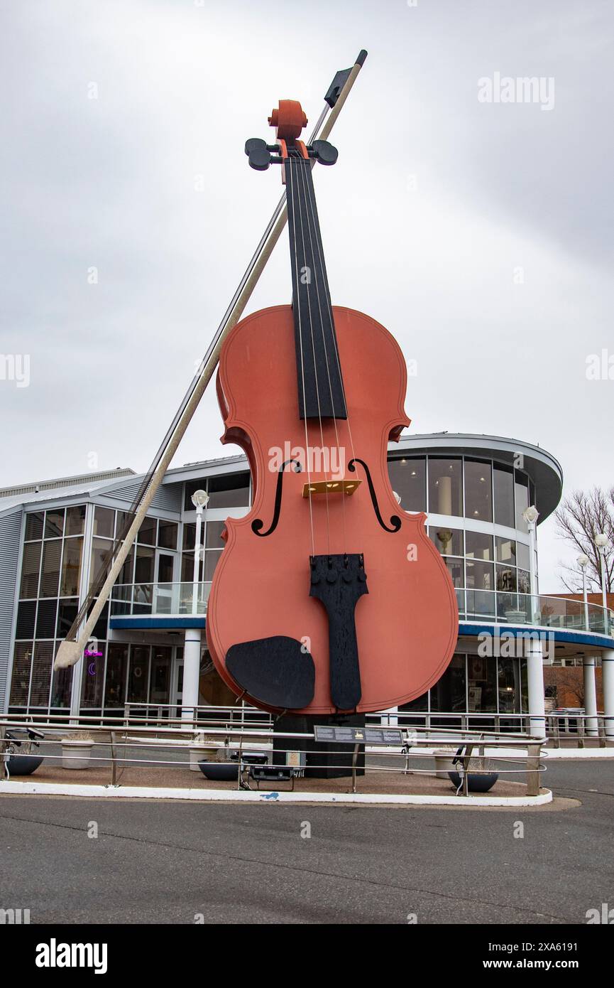 Il più grande violino del mondo sul lungomare di Sydney, nuova Scozia, Canada Foto Stock