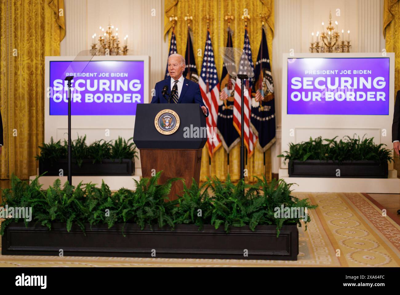 Washington, Stati Uniti. 4 giugno 2024. Il Presidente Joe Biden fa osservazioni sul confine meridionale e sui richiedenti asilo nella sala orientale della Casa Bianca di Washington DC, mentre il Presidente Biden ha firmato un ordine esecutivo che chiuderà temporaneamente il processo di richiesta di asilo. (Foto di Aaron Schwartz/Sipa USA) credito: SIPA USA/Alamy Live News Foto Stock