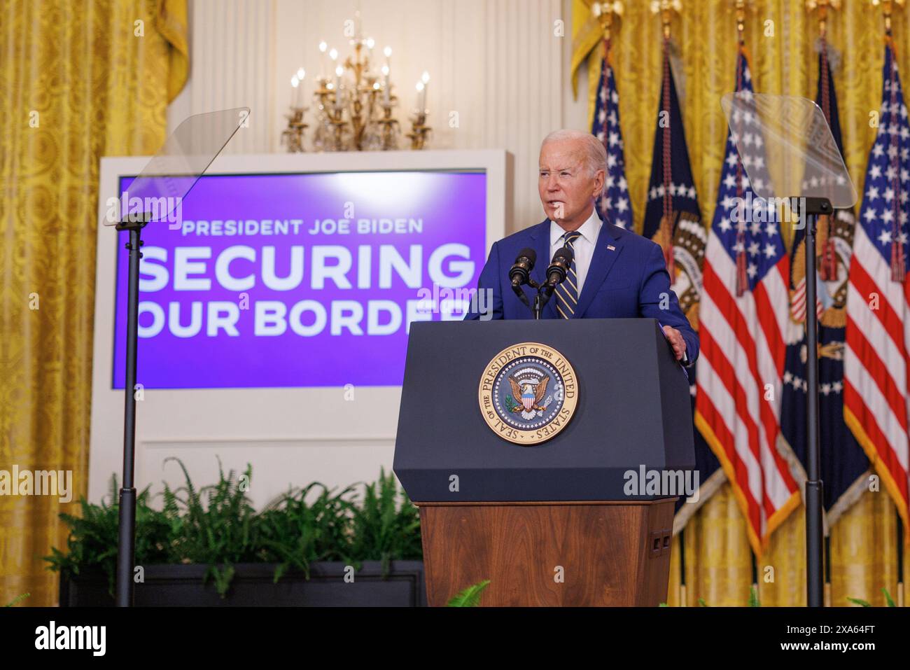 Washington, Stati Uniti. 4 giugno 2024. Il Presidente Joe Biden fa osservazioni sul confine meridionale e sui richiedenti asilo nella sala orientale della Casa Bianca di Washington DC, mentre il Presidente Biden ha firmato un ordine esecutivo che chiuderà temporaneamente il processo di richiesta di asilo. (Foto di Aaron Schwartz/Sipa USA) credito: SIPA USA/Alamy Live News Foto Stock