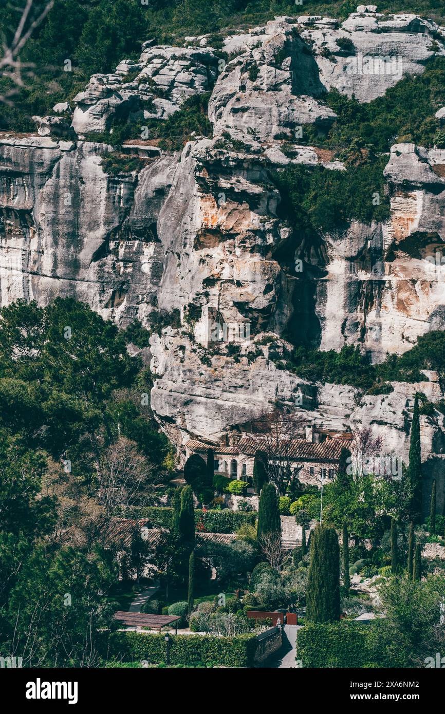 Una vista panoramica di Random House a Beaux de Provence, Francia Foto Stock
