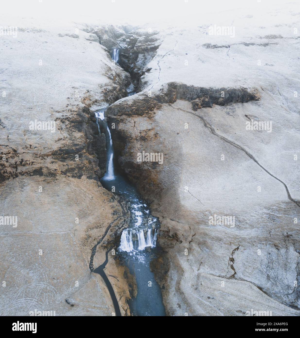 Una vista panoramica della cascata di Gluggafoss in un ambiente meraviglioso. Foto Stock