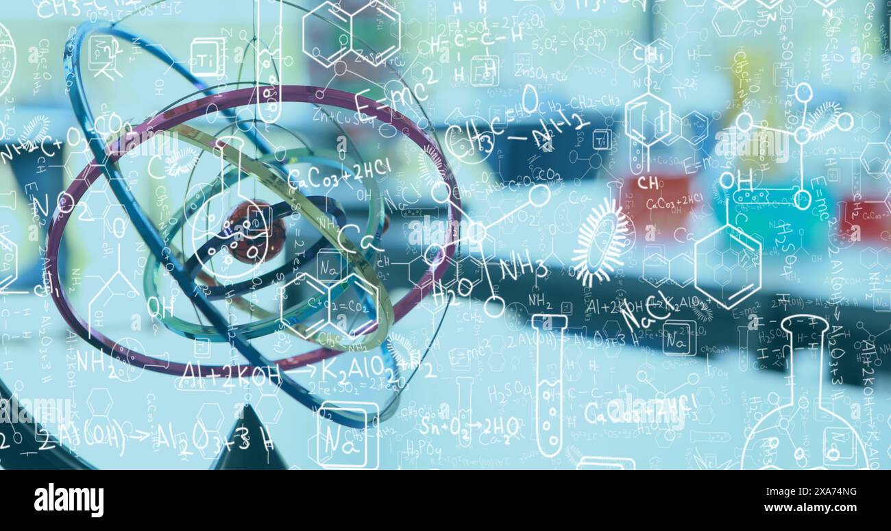Immagine di composti chimici e formule scientifiche su modello atomico in laboratorio Foto Stock