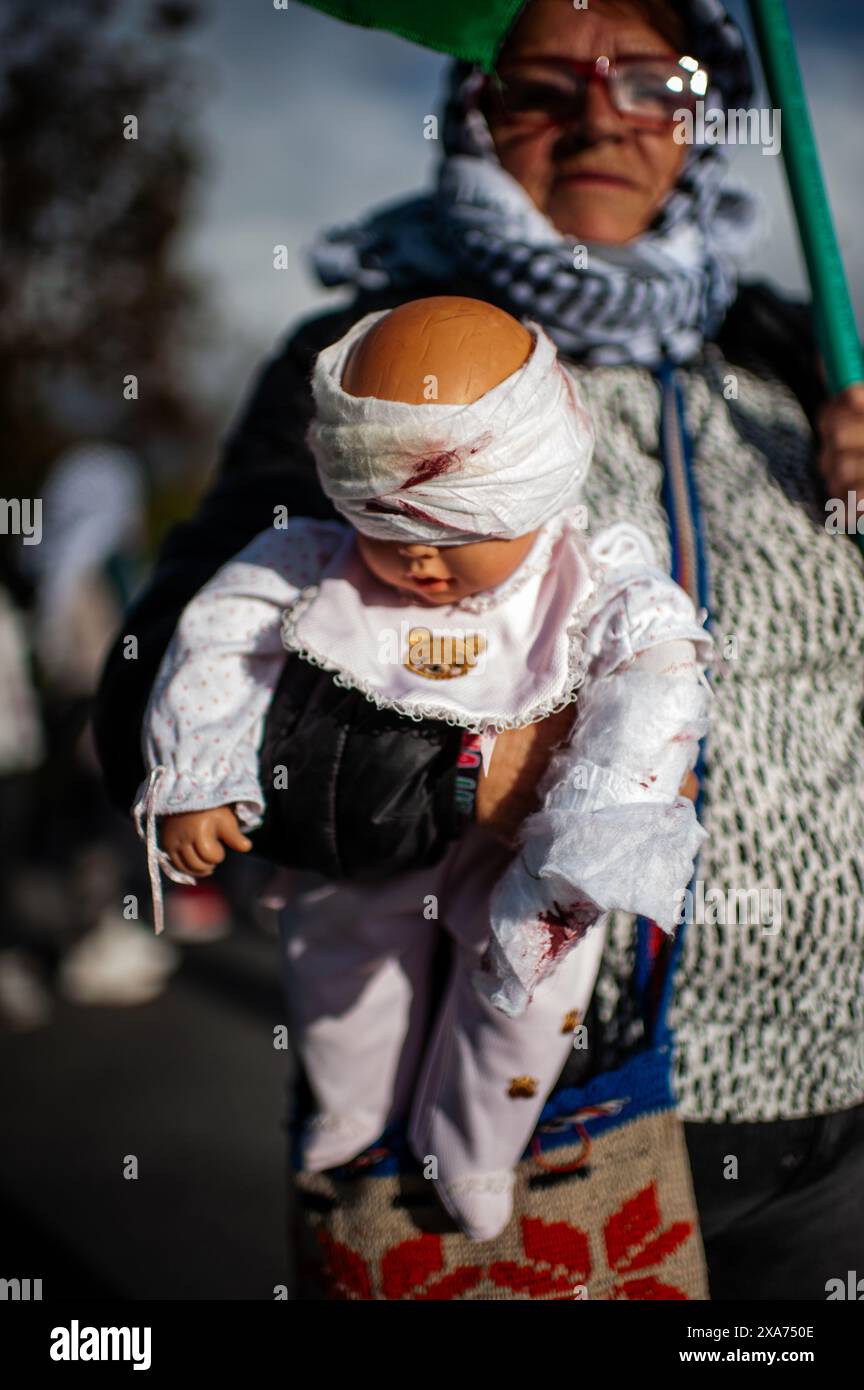 Bogotà, Colombia. 4 giugno 2024. I manifestanti prendono parte a una manifestazione a sostegno della Palestina il 4 giugno 2024 a Bogotà, Colombia. Foto di: Sebastian Barros/Long Visual Press credito: Long Visual Press/Alamy Live News Foto Stock