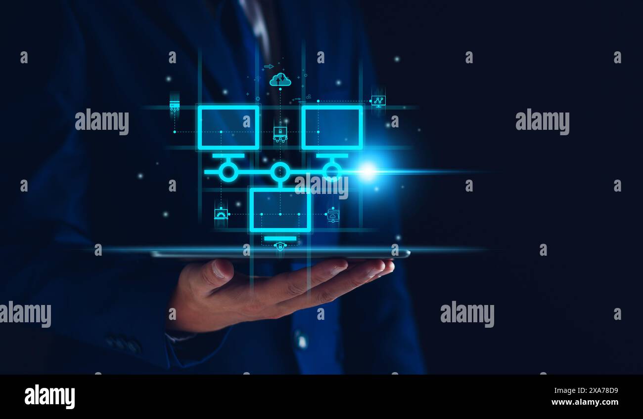 Tecnologia di scambio dati intelligente, trasferimento dati, connessione di rete cloud al server Internet dell'azienda. Archiviazione dei dati online e sicurezza informatica. Cloud Sy Foto Stock