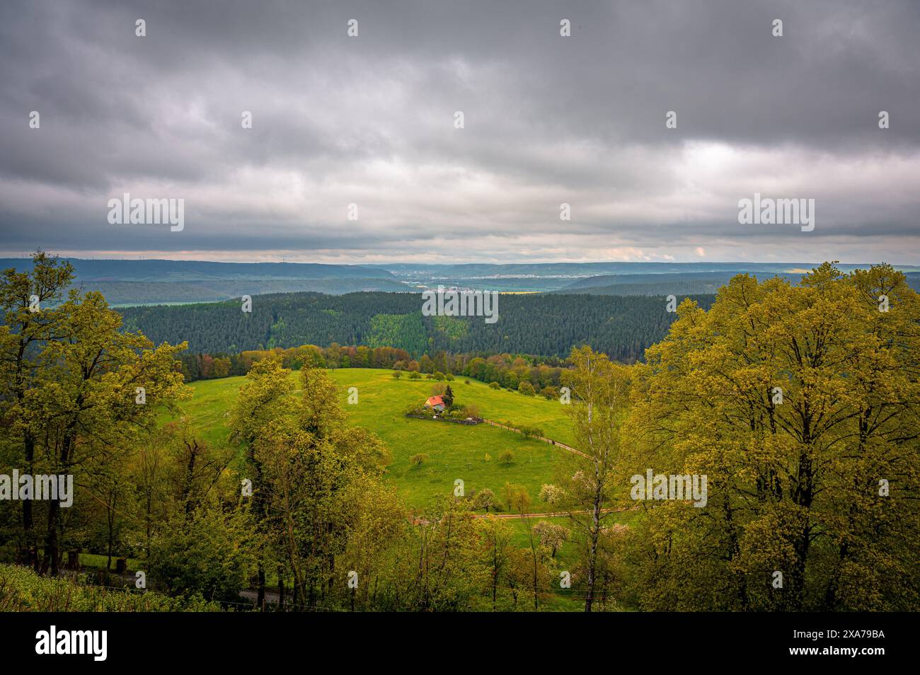 Vista sulla valle del Saale da Leuchtenburg verso Jena, Seitenroda, Turingia, Germania Foto Stock