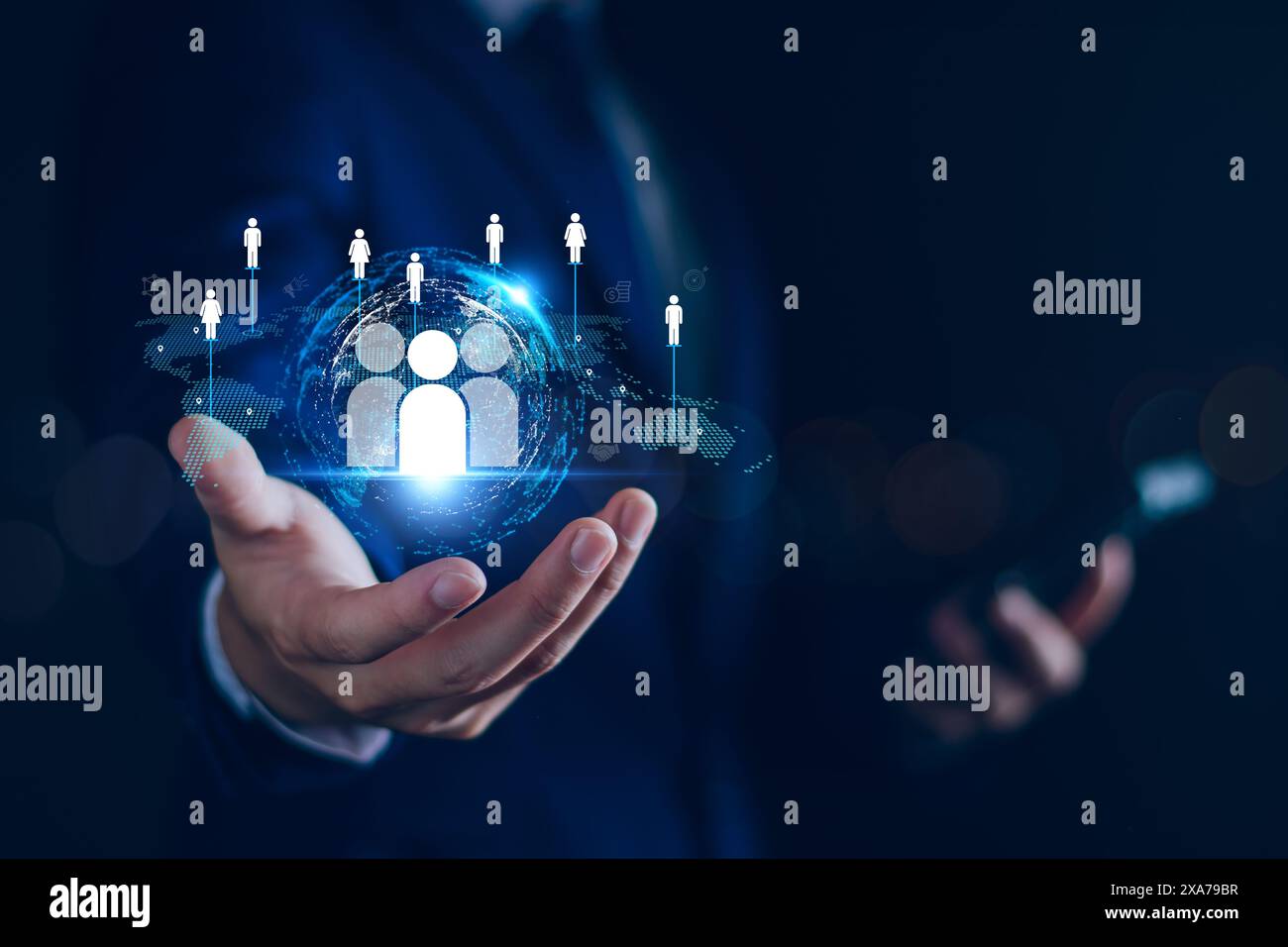 Gestione delle relazioni con i clienti. Un uomo d'affari con una struttura globale, tecnologia di rete del cliente, sviluppo di scambi di dati. cliente online Foto Stock