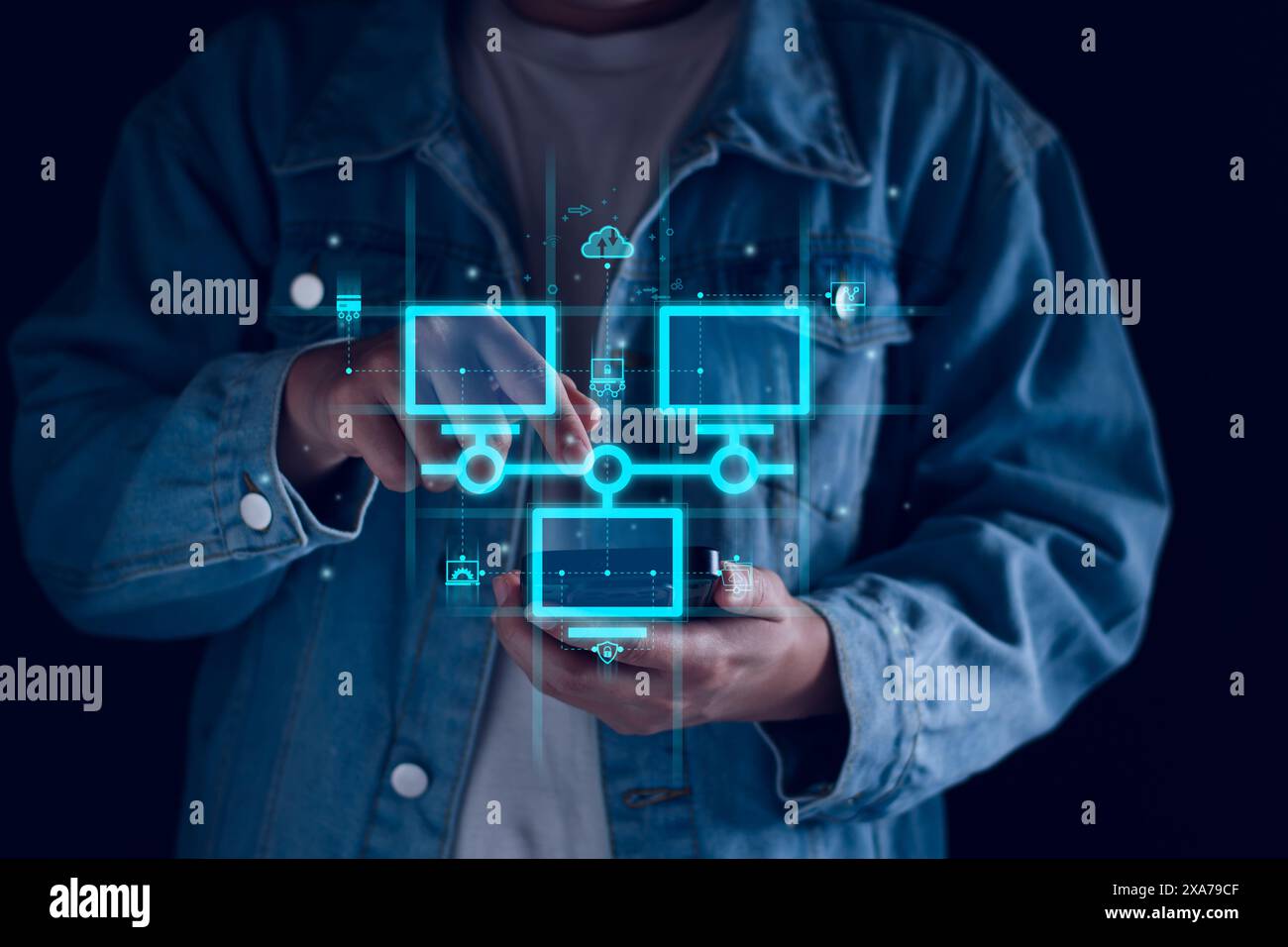 Tecnologia di scambio dati intelligente, trasferimento dati, connessione di rete cloud al server Internet dell'azienda. Archiviazione dei dati online e sicurezza informatica. Cloud Sy Foto Stock