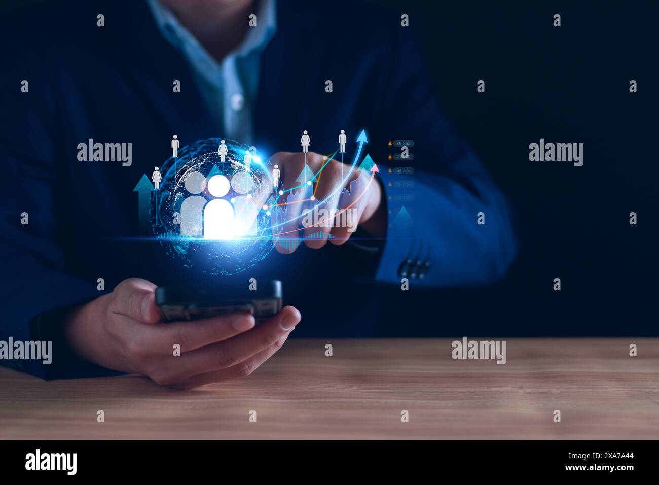 Gestione delle relazioni con i clienti. Un uomo d'affari con una struttura globale, tecnologia di rete del cliente, sviluppo di scambi di dati. cliente online Foto Stock