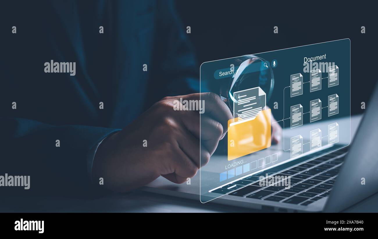 Gestione dei documenti e concetto del sistema di rete. Gli uomini d'affari utilizzano tablet intelligenti per caricare documenti in archivi online, gestione documenti, storage e tec Foto Stock
