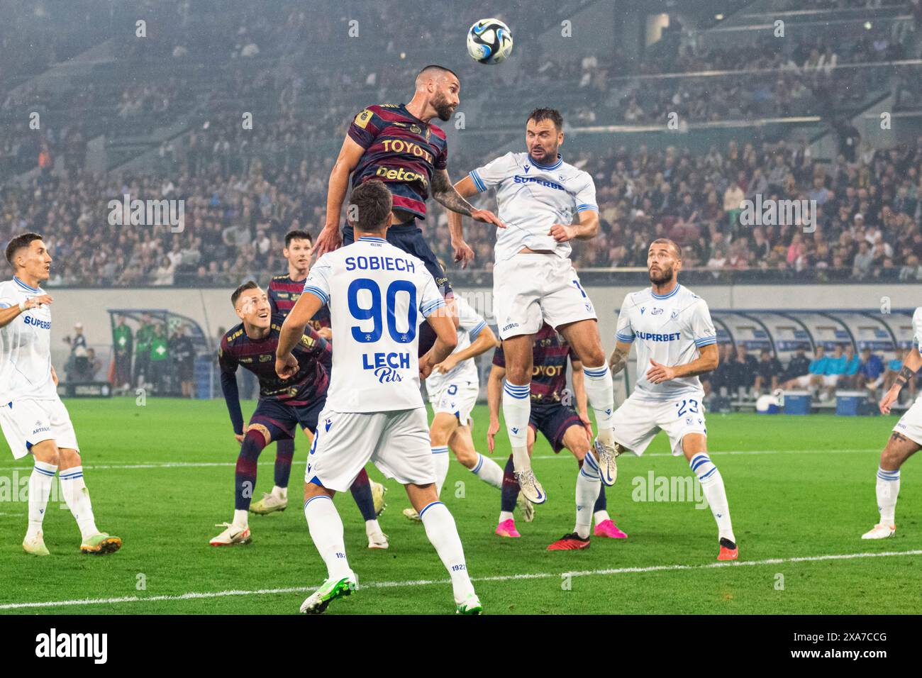 Emozionante partita di calcio Pogon Szczecin contro Lech Poznan in Polonia. Foto Stock