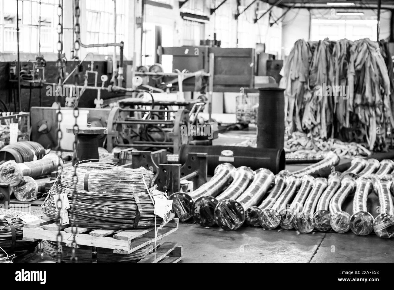 Una foto monocromatica di un impianto industriale a Johannesburg, Sud Africa Foto Stock
