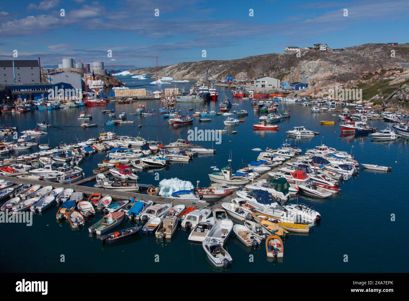 Imbarcazioni a motore nel porto, Ilulissat, Jakobshavn, Disko Bay, Groenlandia occidentale, Groenlandia Foto Stock