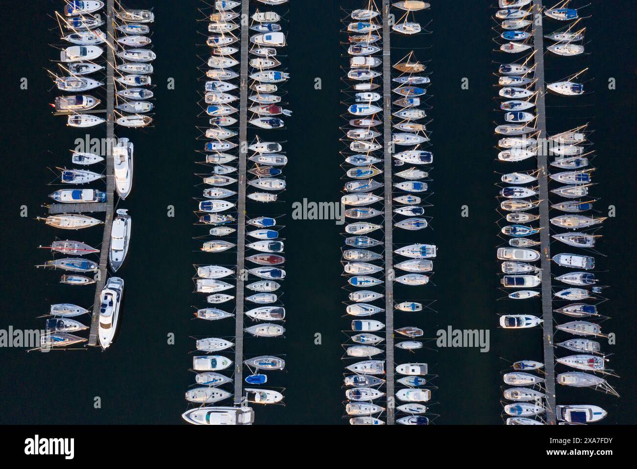 Vista delle barche a vela nel porticciolo, Schleswig-Holstein, Germania Foto Stock