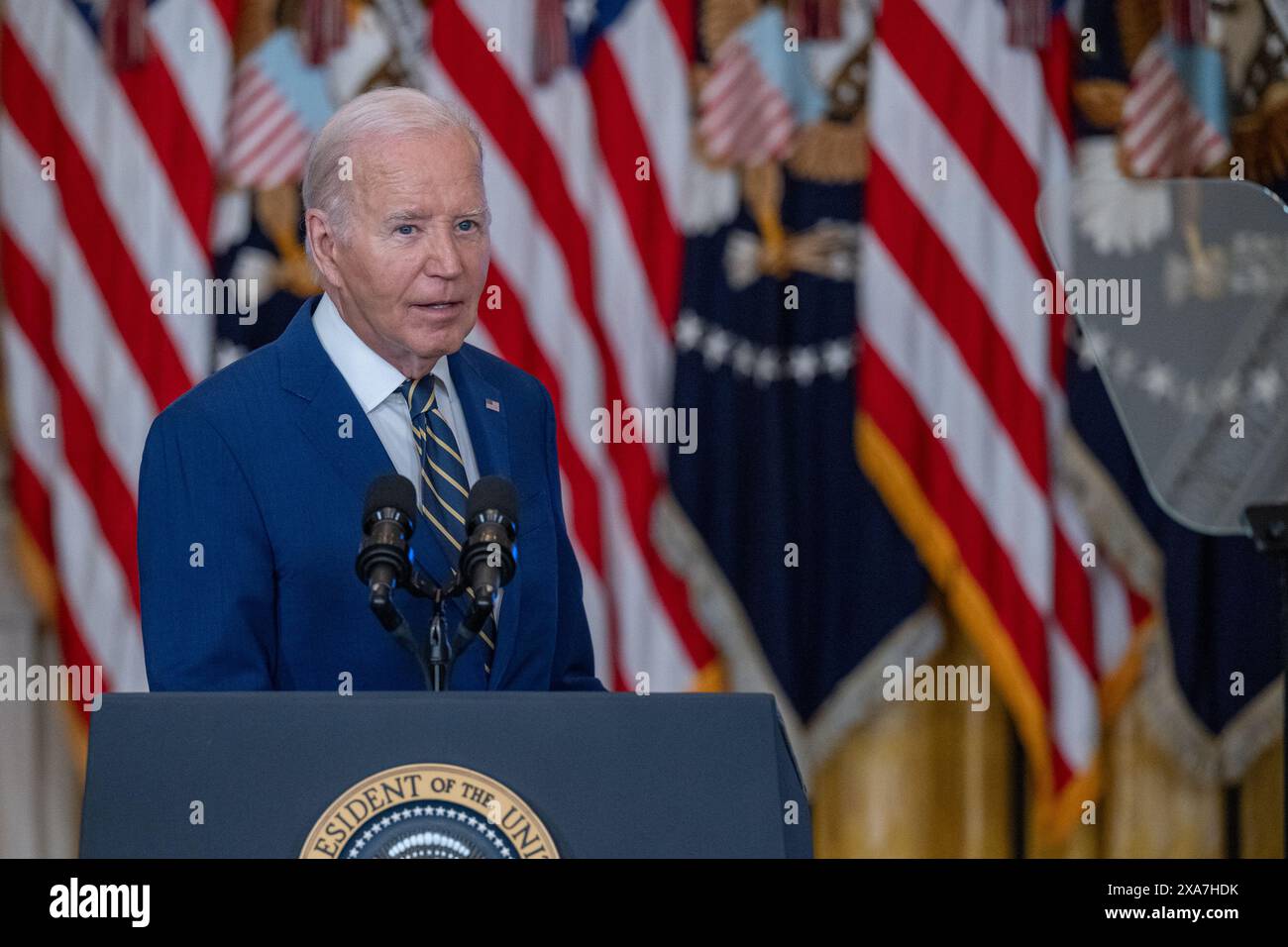 Il presidente degli Stati Uniti Joe Biden pronuncia le sue osservazioni sul confine nella sala est della Casa Bianca a Washington DC martedì 4 giugno 2024. Il Presidente Biden ha annunciato un ordine esecutivo che limita i migranti a chiedere asilo quando attraversano illegalmente il confine meridionale. Crediti: Annabelle Gordon/CNP/MediaPunch Foto Stock